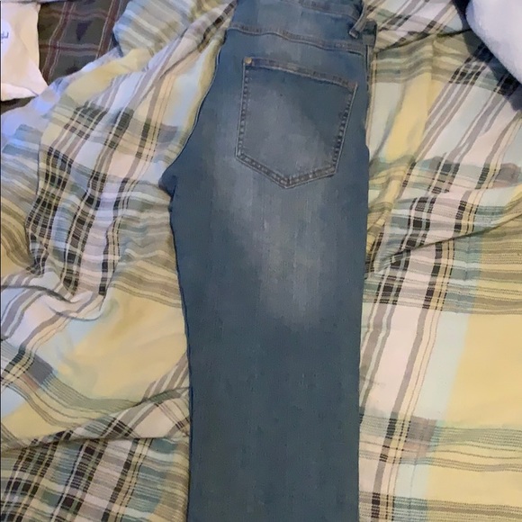 h&m light blue skinny jeans - Picture 3 of 3
